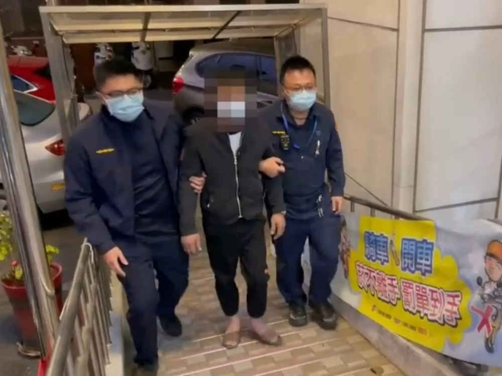 偷車奇異筆改車牌號 吸毒上路巡邏警攔查衝車逃被逮 88 213256