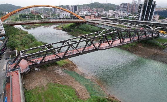 汐止人行橋新亮點!基隆河「鄉長厝橋」開放通行