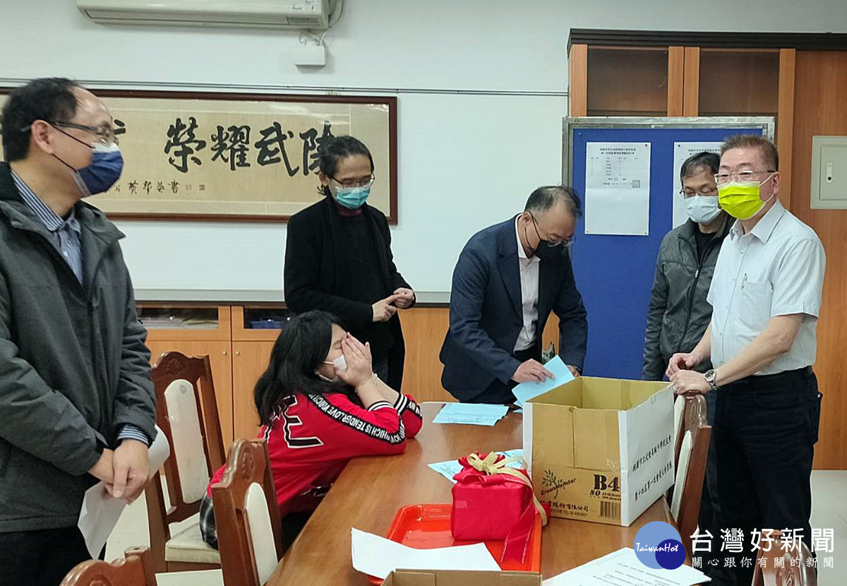 武陵高中第十四屆校友會理事長 陳昌化醫師繼續連任