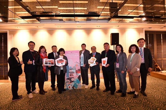 觀傳局長陳淑慧與「國際觀光業者推介會」貴賓合影。