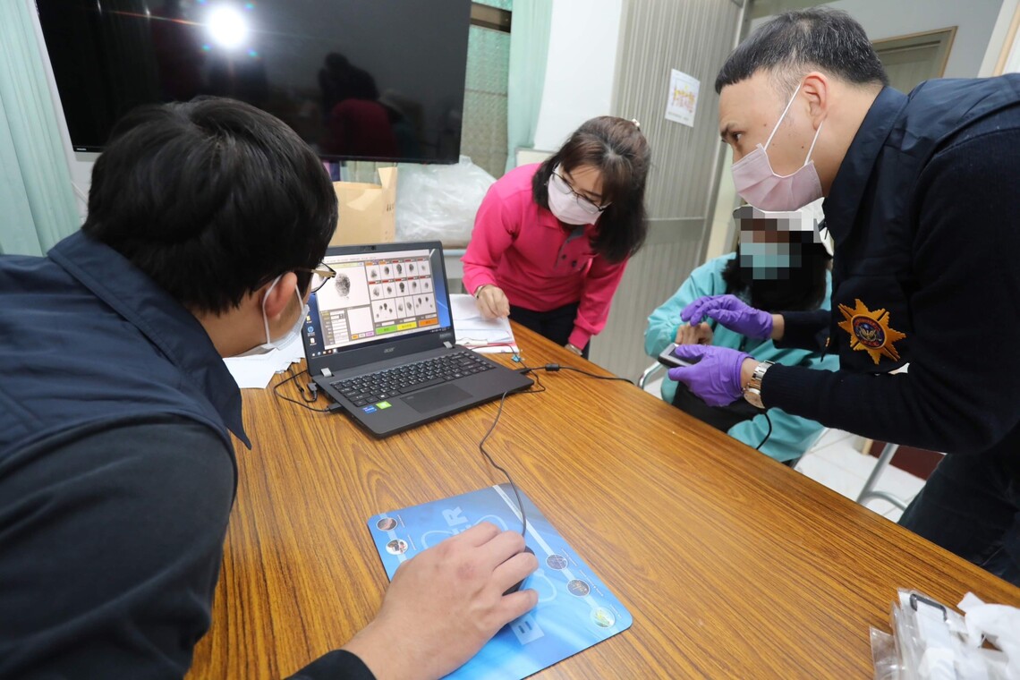 嘉義市警察局推動社區警政再出發─關懷長者的安全 指紋建檔