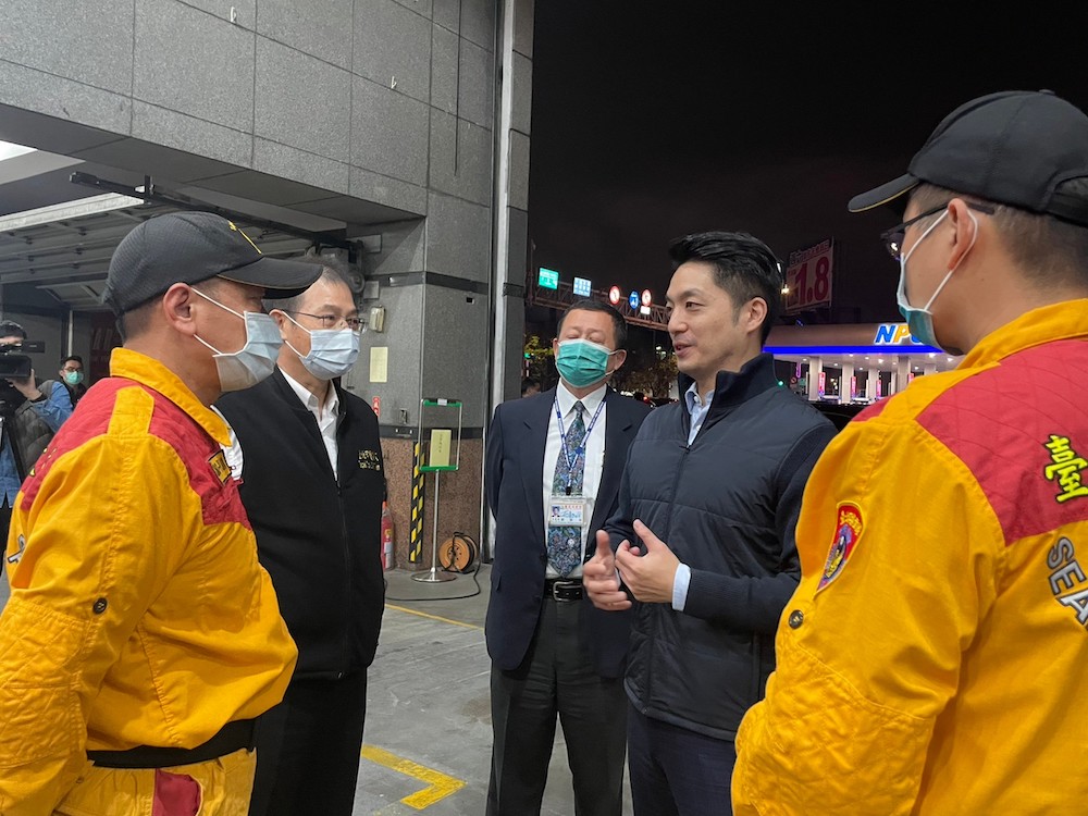 土耳其7.8強震預估釀千死 台北市搜救隊即刻救援還九二一恩情 117 土耳其6日上午發生強震,台北市搜救隊準備組織出發赴土國救援,台北市長蔣萬安提早結束晚間行程,前往致意。(2)
