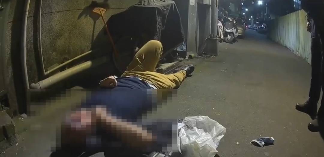 員警上前關心是否需要協助