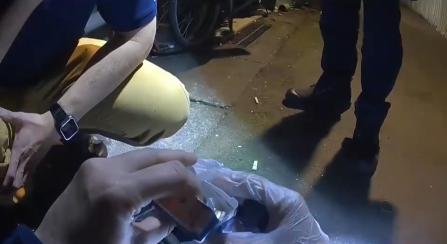查獲吸食器與安非他命殘渣。(記者宋紹誠翻攝)