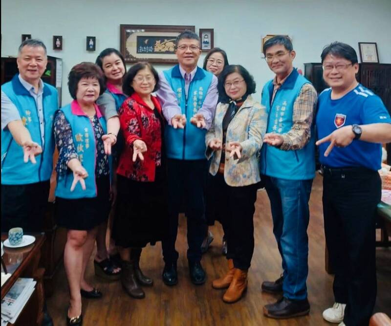 漾新聞|(含影音) 高雄市第一對雙胞胎校長即將屆齡退休 44年教育生涯常常「鬧雙胞」校園趣事不斷