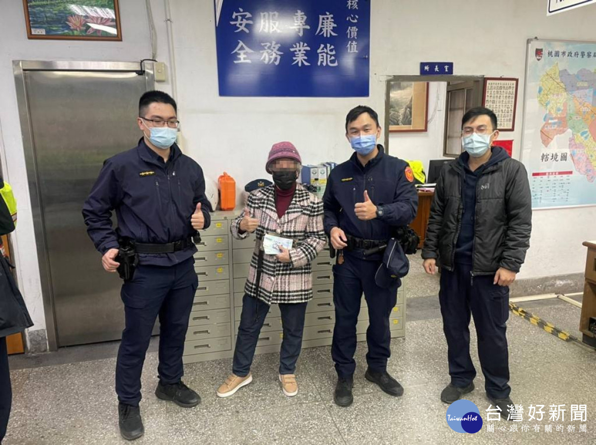 老婦遺失6萬元紅包，大園警調監視器助尋回。<br /><br /> <br /><br /> 