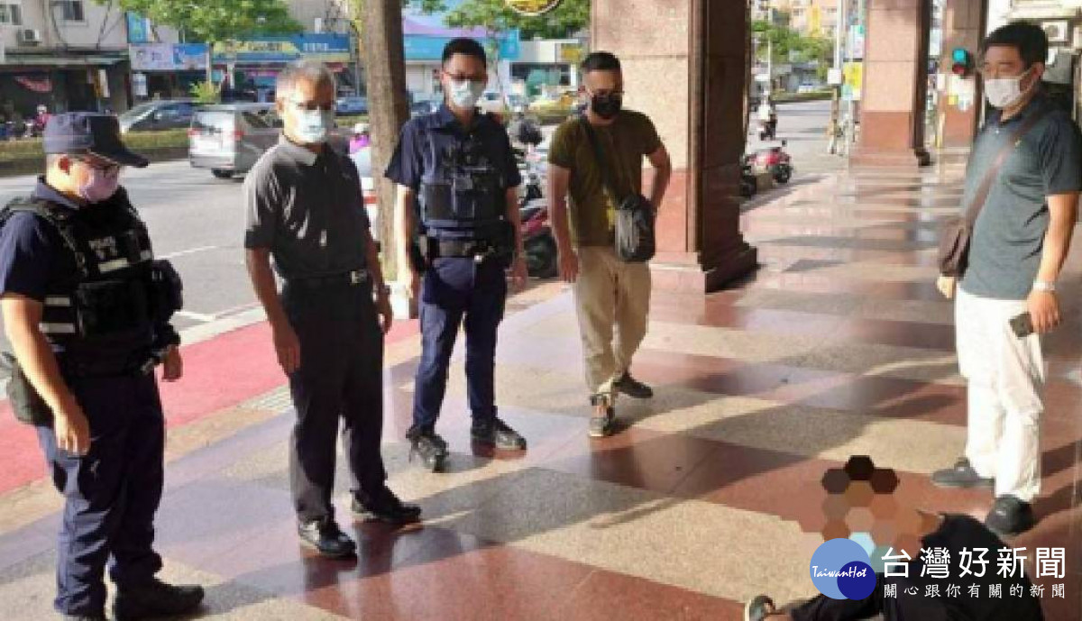 亮槍阻警追捕,男子遭重。