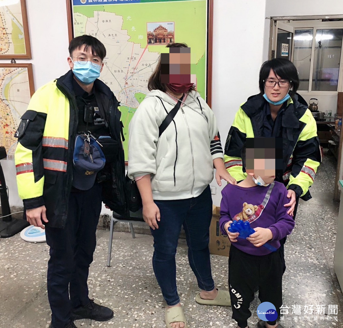 7歲童貪看熱鬧走失，北港警動員助尋回/北港警分局提供