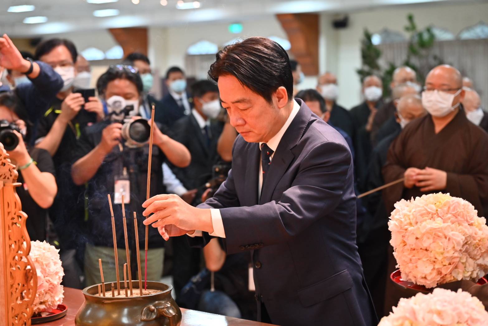 賴清德弔唁星雲 祈願大師精神長在 賴清德弔唁星雲 祈願大師精神長在