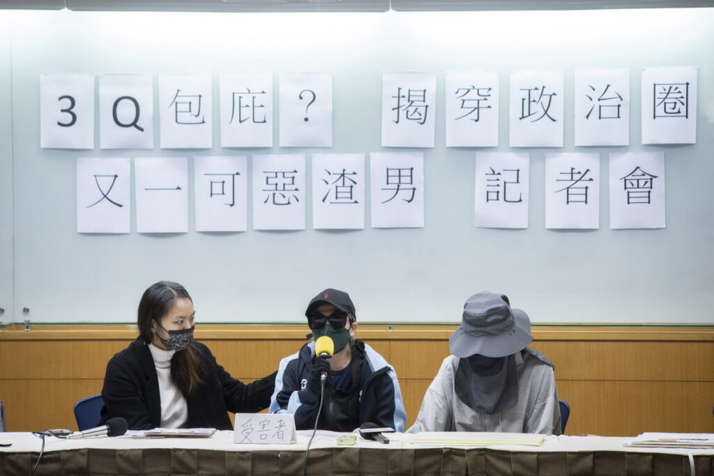 朱小姐憶起陳玄曄對她的感情欺騙,說到激動處聲淚俱下,並要求陳玄曄公開道歉,