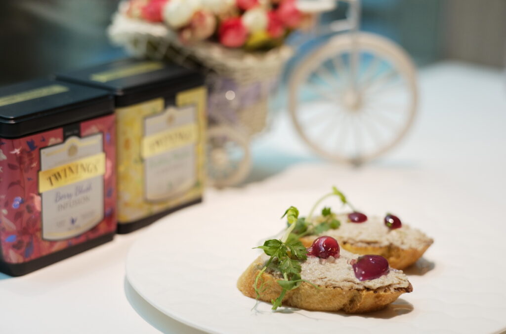 Twinings Ｘ大地酒店　聯名下午茶-法式豬肉醬普切塔草莓芒果晶球