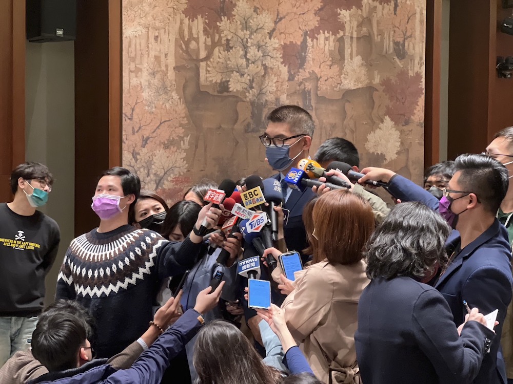 國民黨副主席連勝文7日受訪，痛批民進黨把兩岸導向衝突邊緣。
