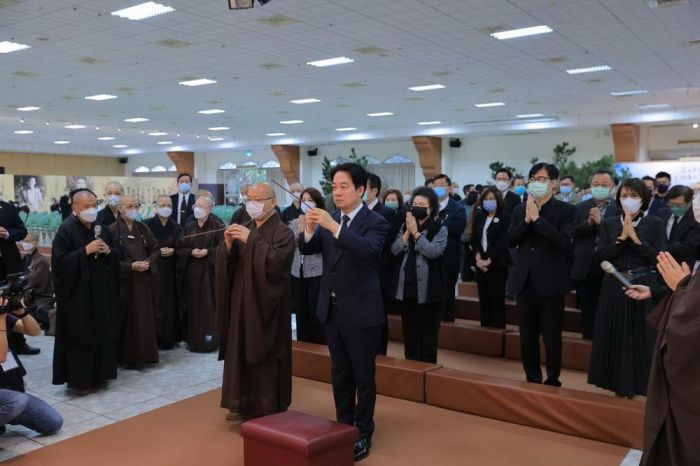 賴清德副總統一行至佛光山弔唁 祈願大師精神長在