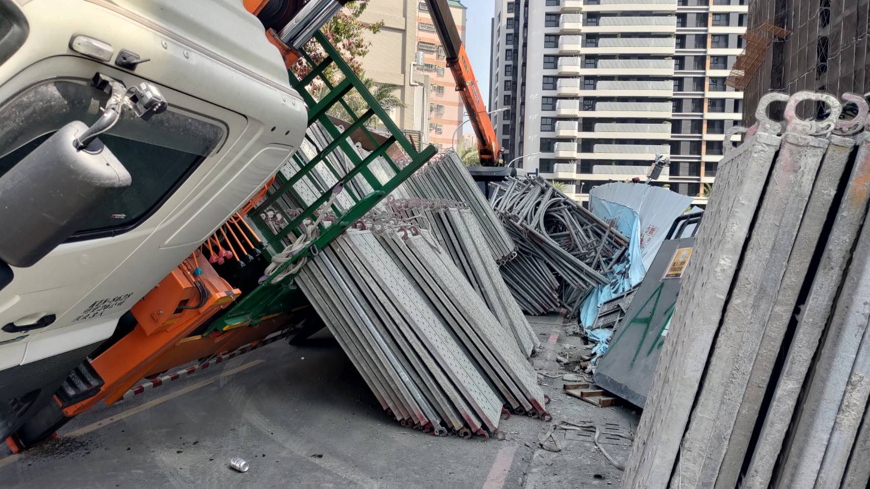 高雄市仁武區新建工程肇災人員受傷