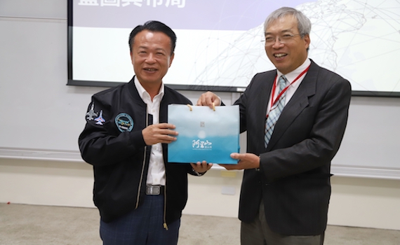 謝金河率投資菁英訪亞創中心　翁章梁：114年底將環境打造成型