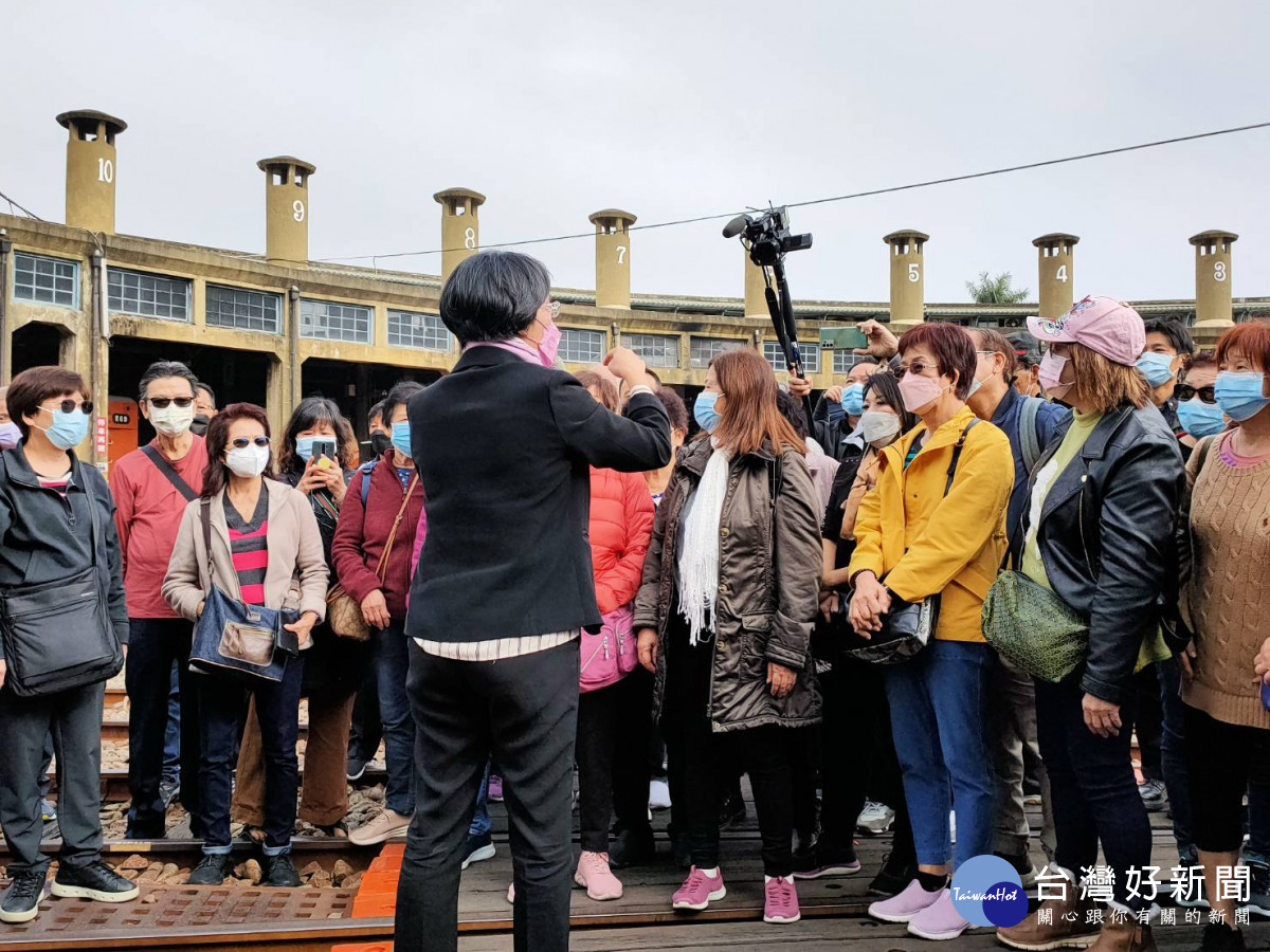 彰化縣長王惠美親自迎接首波來自新加坡250人旅遊團。圖/記者鄧富珍攝