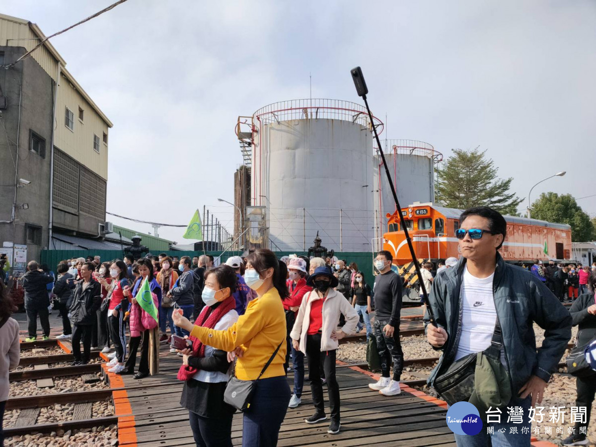 來自新加坡250人旅客參觀善行車庫。圖/記者鄧富珍攝