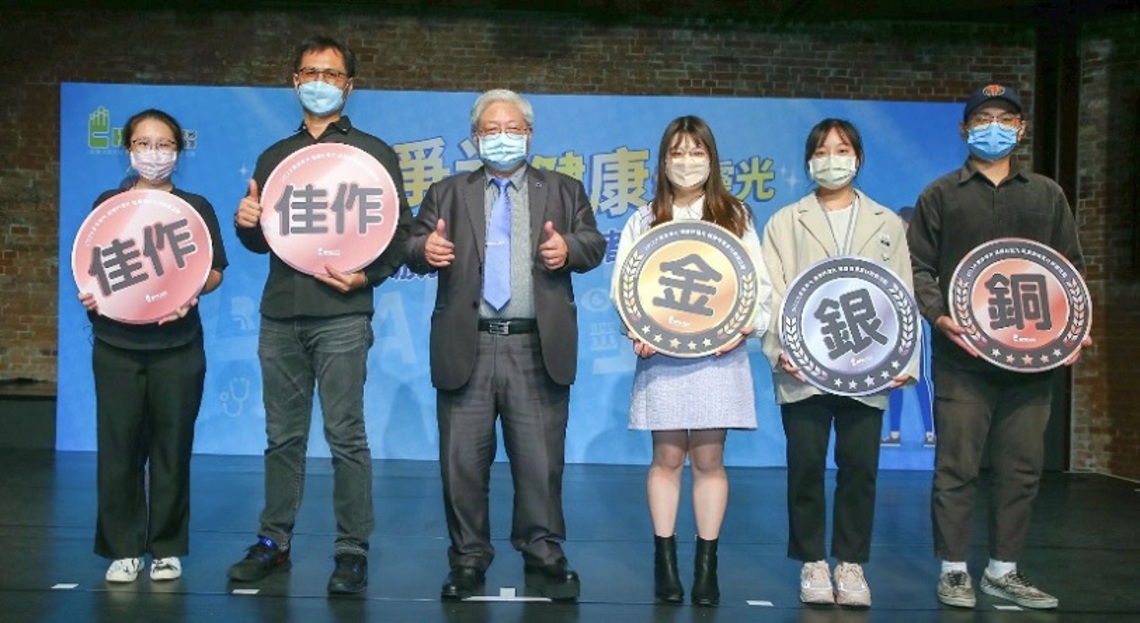 預防大腸癌 義守大學健管系 淺顯易懂圖文宣導奪獎項