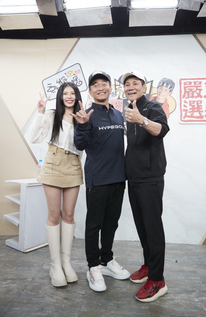 綜藝天王憲哥(中)攜愛徒小天后Miusa(左)與新加坡直播天王王雷(右)聯手開賣東森嚴選商品-