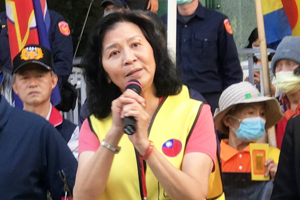 國民黨訪中惹議?鍾琴:展現誠意維持兩岸關係 76 鍾琴到AIT抗議