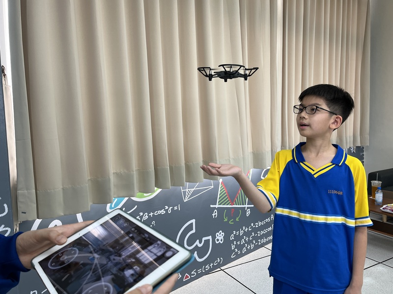 漾新聞|中山大學附中辦無人機奇幻旅程營隊  7校110名學生程式設計Fun寒假玩飛行