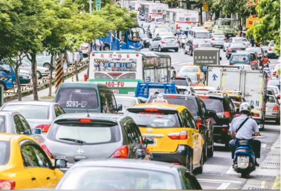  台北市政府研擬推出捷運早鳥票，李彥秀認效果恐有限。翻攝李彥秀臉書