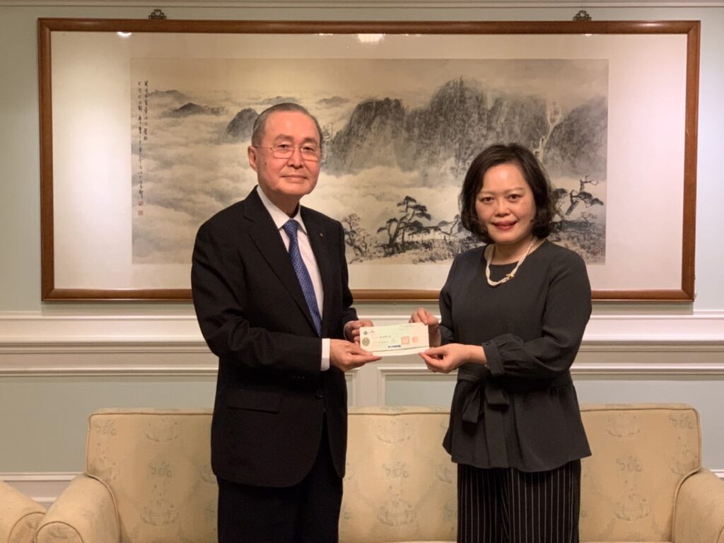 左林釗理事長、右王雪虹執行長；