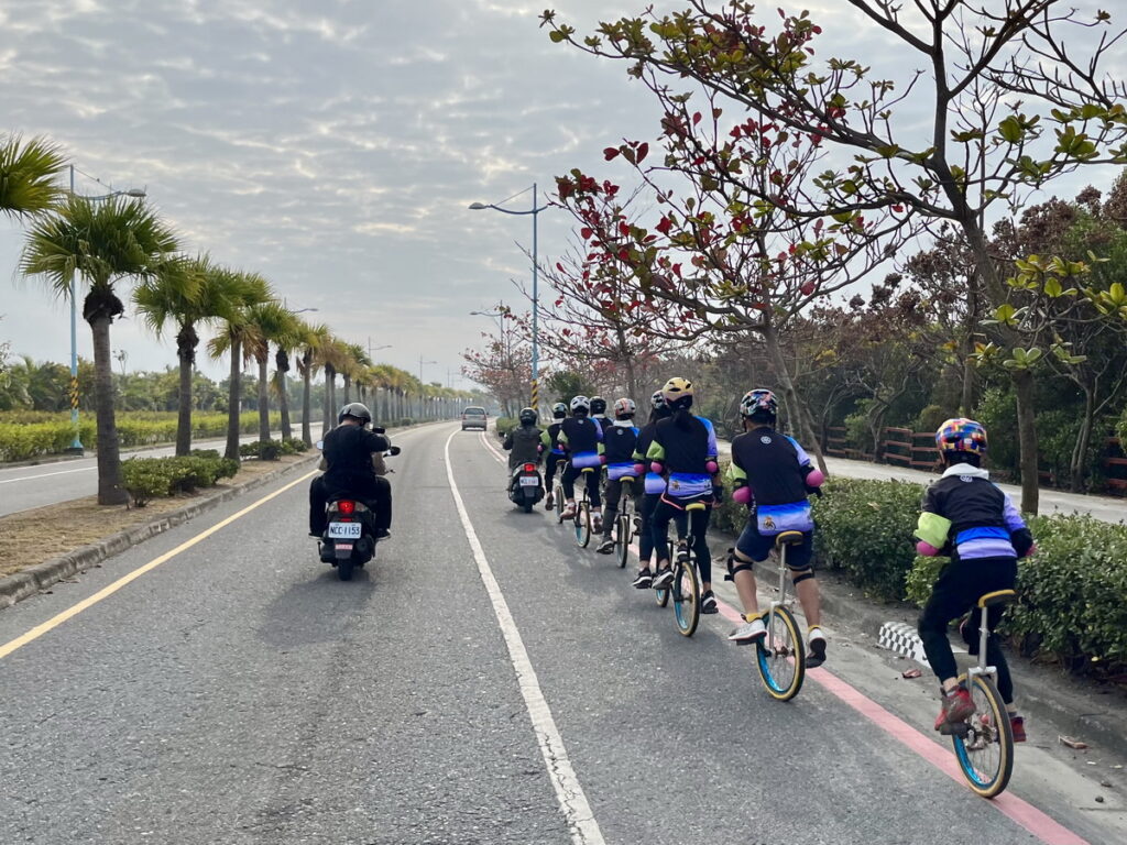 樂扶基金會協助玉山國小獨輪車環島畢旅 六天挑戰寒流下雨