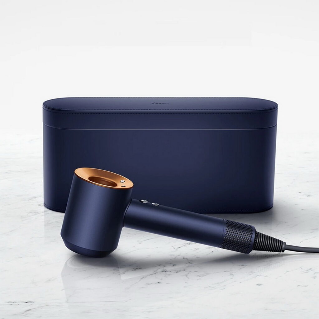 「dyson」Supersonic HD08吹風機普魯士藍精裝盒版，活動價14,600元。