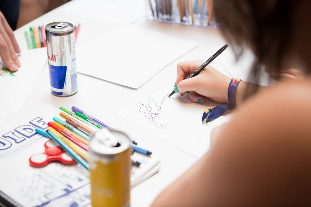 只要有一枝筆、一張紙就能參與Red Bull Doodle Art,讓你隨筆塗鴉塗到阿姆斯特丹,還能發行NFT-