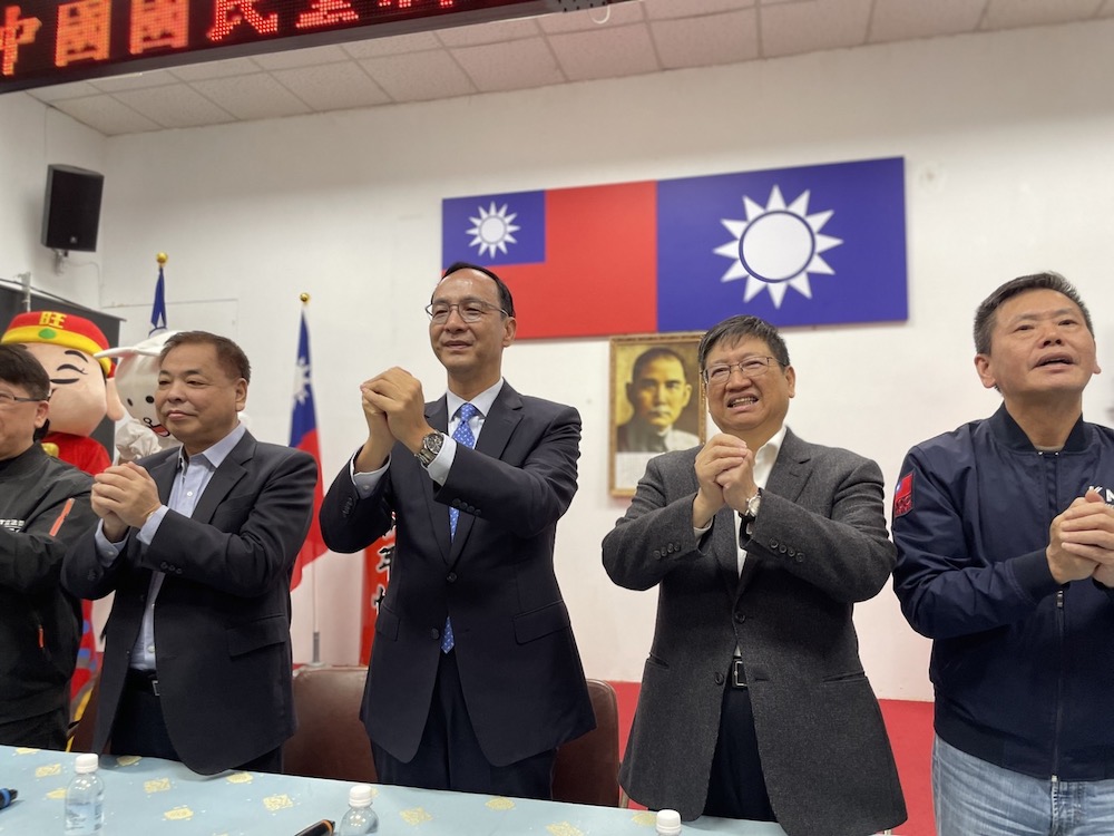 國民黨主席朱立倫9日出席新竹縣黨部新春團拜，與新竹縣長楊文科、立委林為洲同台。
