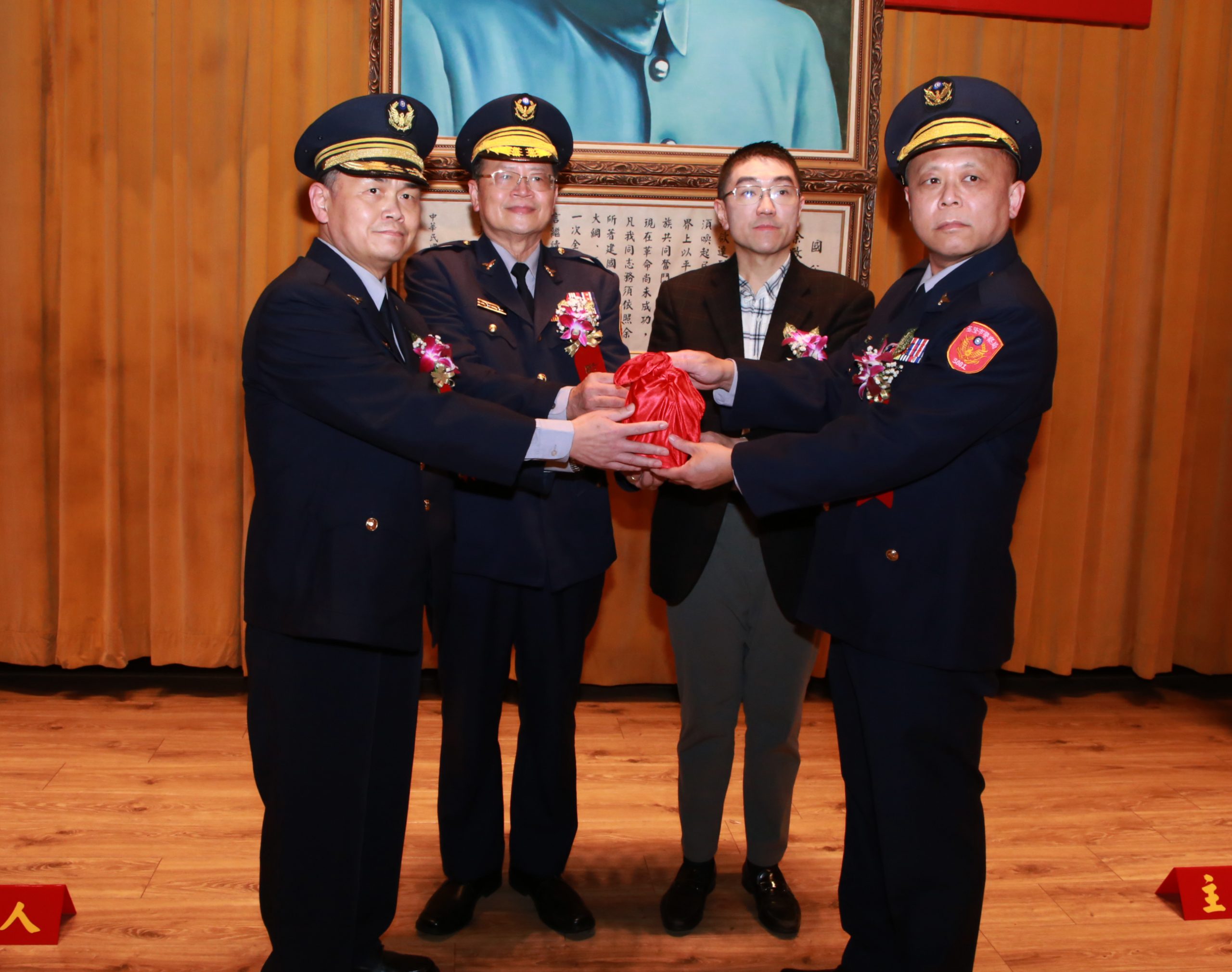 警職人事交接 謝國樑市長期勉打造友善安全的宜居城市