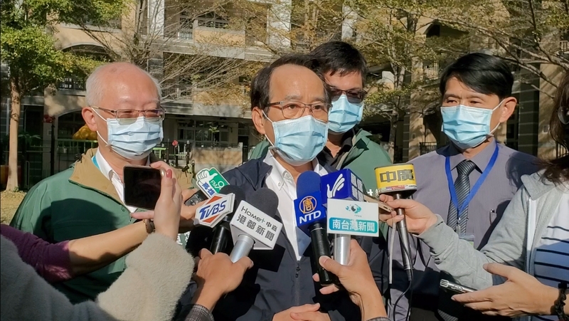 漾新聞|高雄市2副市長到校園關心防疫整備工作 確保學生安心開學 信義國小草皮有防空汙神秘植物而獲獎