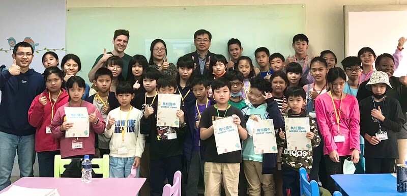 漾新聞|寒假國小英語營3國中帶郊區國小學生打球玩無人機「瘋英文」