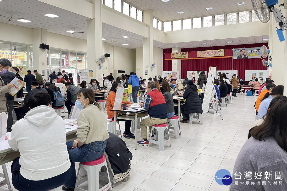 桃園市政府就業職訓服務處舉辦「一鹿順風 職向未來」新住民亮點場徵才活動,媒合率達80%