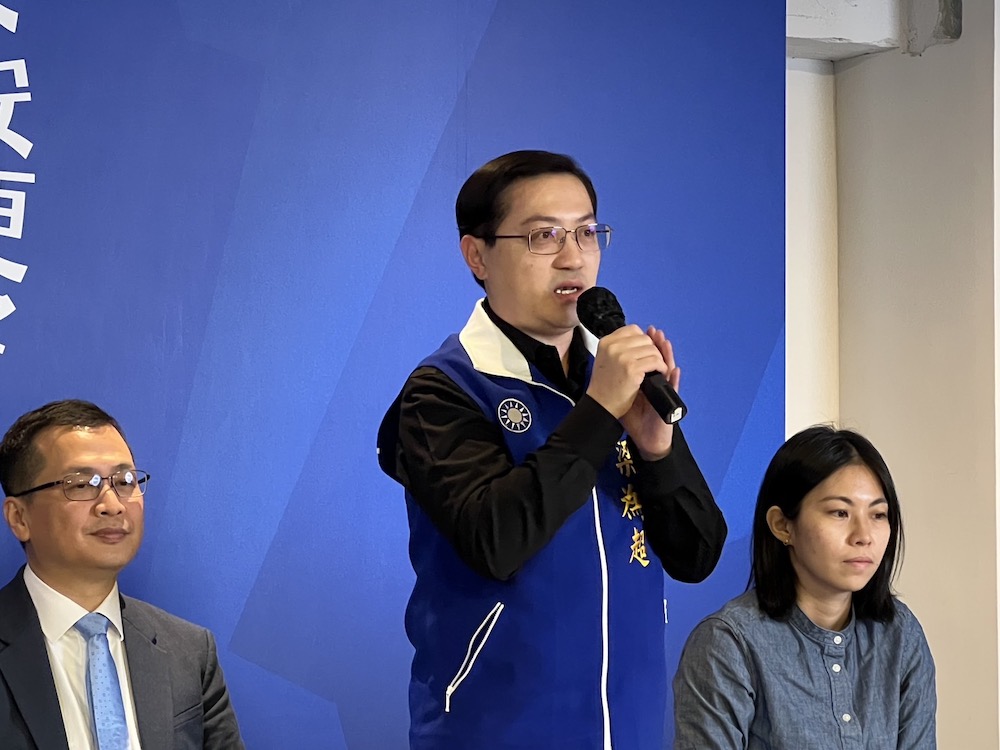 羅智強攜手高金素梅 喊:大安是我的落腳地! 106 桃園市議員梁為超10日現身力挺前台北市議員羅智強。