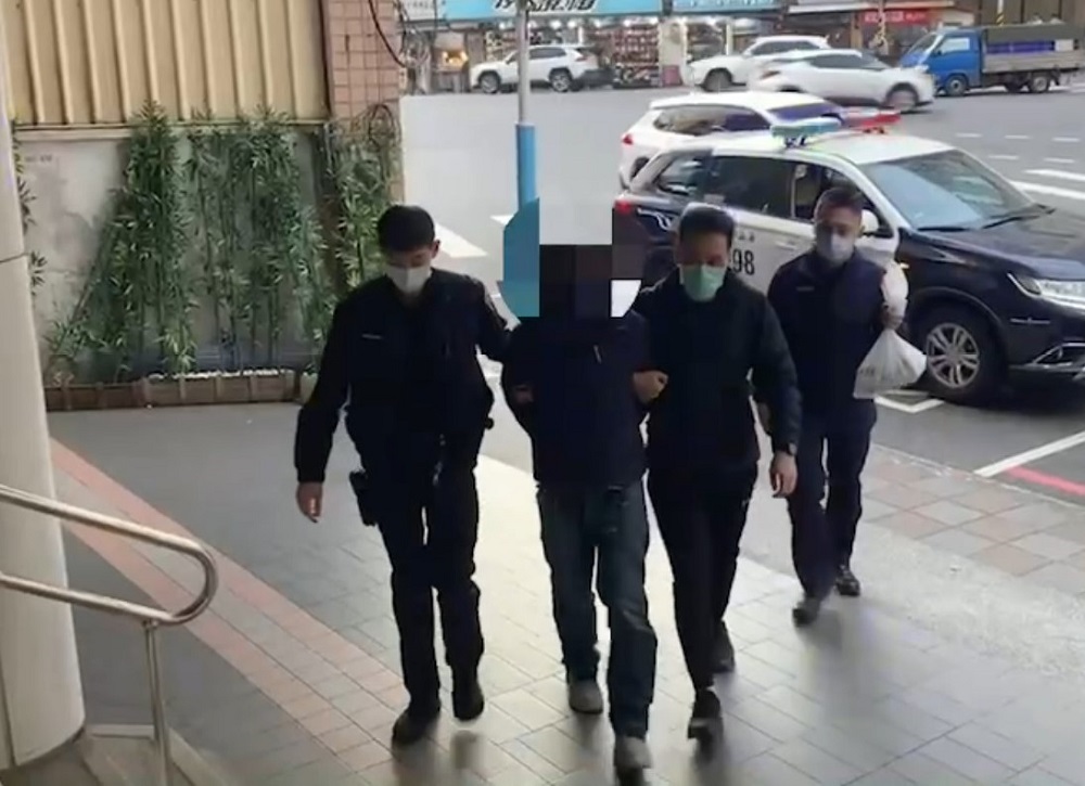 涉竊娃娃機店遙控車 警意外查獲手槍子彈跟毒品逮5人 94 202302103