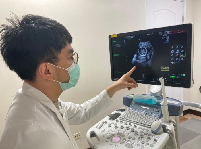 女以為肚子痛就醫檢查 下一刻剖腹產子
