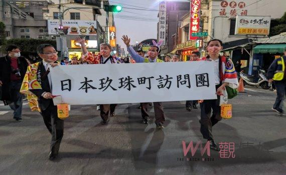影/彰化300上千人古城踩街 東瀛客揪團提燈籠踩街熱鬧一整晚