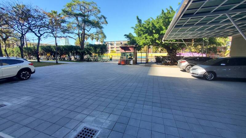 漾新聞|老師不站導護引發導護媽媽質疑爭議 	家長會長協會主張解決問題本身再解決人的問題