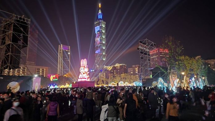 台灣燈會參觀人數踴躍，單日突破百萬位民眾參觀。