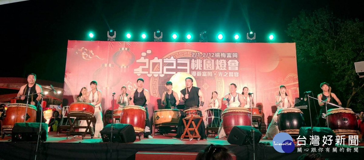 今年特別邀請新加坡「GoFlyKite」無線風箏團隊、日本「生剝鬼鄉神樂」與台灣「御鼓坊」等國際級表演團隊到現場演出。<br /><br /> 