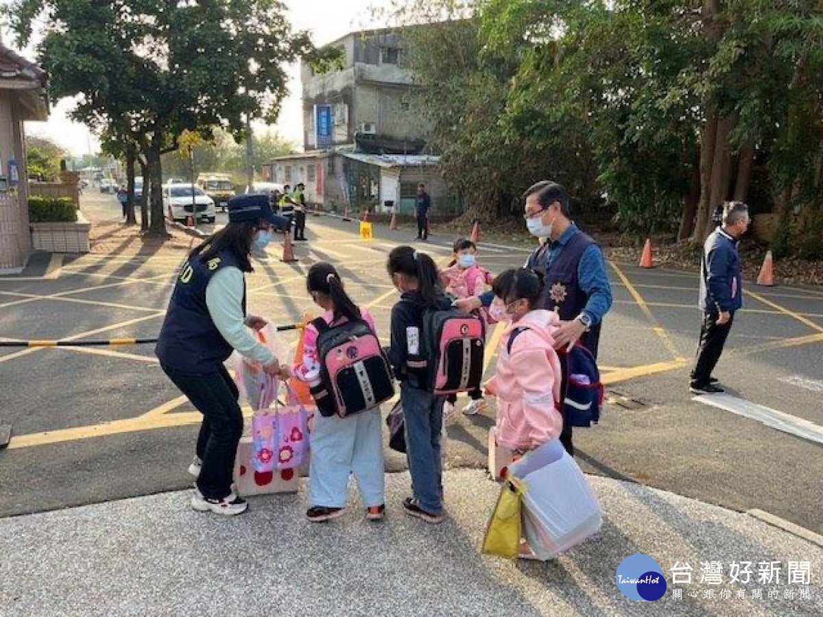 開學首日，雲警啟動維護學童安全工作/李光揚翻攝