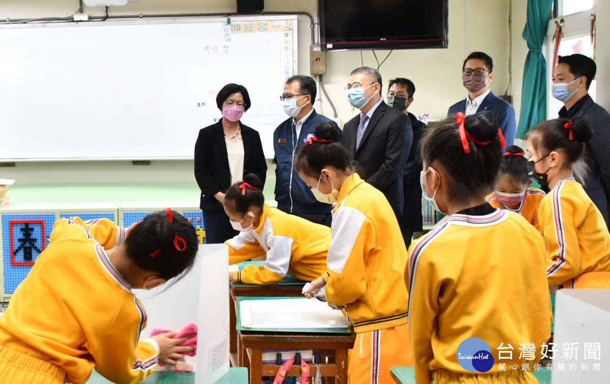 校園開學日縣長視察校園消毒防疫情況。圖/彰化縣政府提供