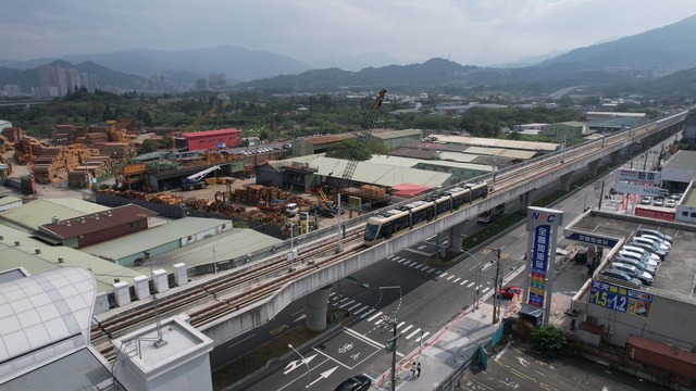 圖1_安坑輕軌空拍照 (1).jpg