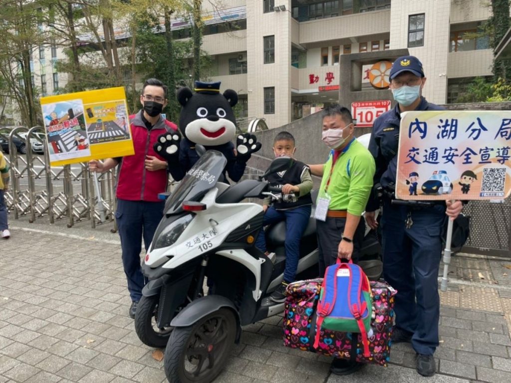 內湖警於校園宣導情形