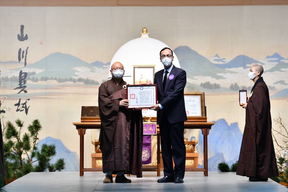 【有影】逾5萬人夾道跪別星雲大師法身 總統蔡英文親頒褒揚令 82 匯流新聞網CNEWS資料照124230213a09