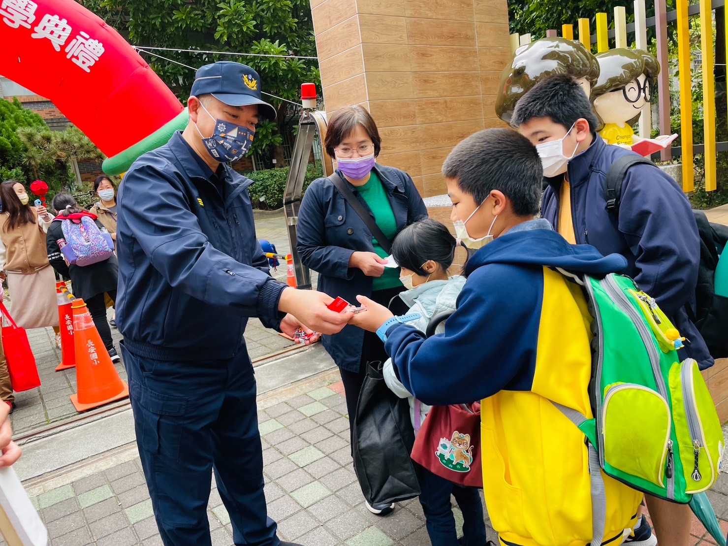 中山分局長發送宣導小物畫面。(記者宋紹誠翻攝)