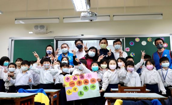 侯友宜視察校舍改建工程 關心學童上課環境