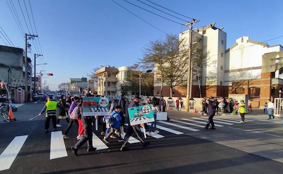 維護校園及師生安全 警出動護童併反詐、交安宣導